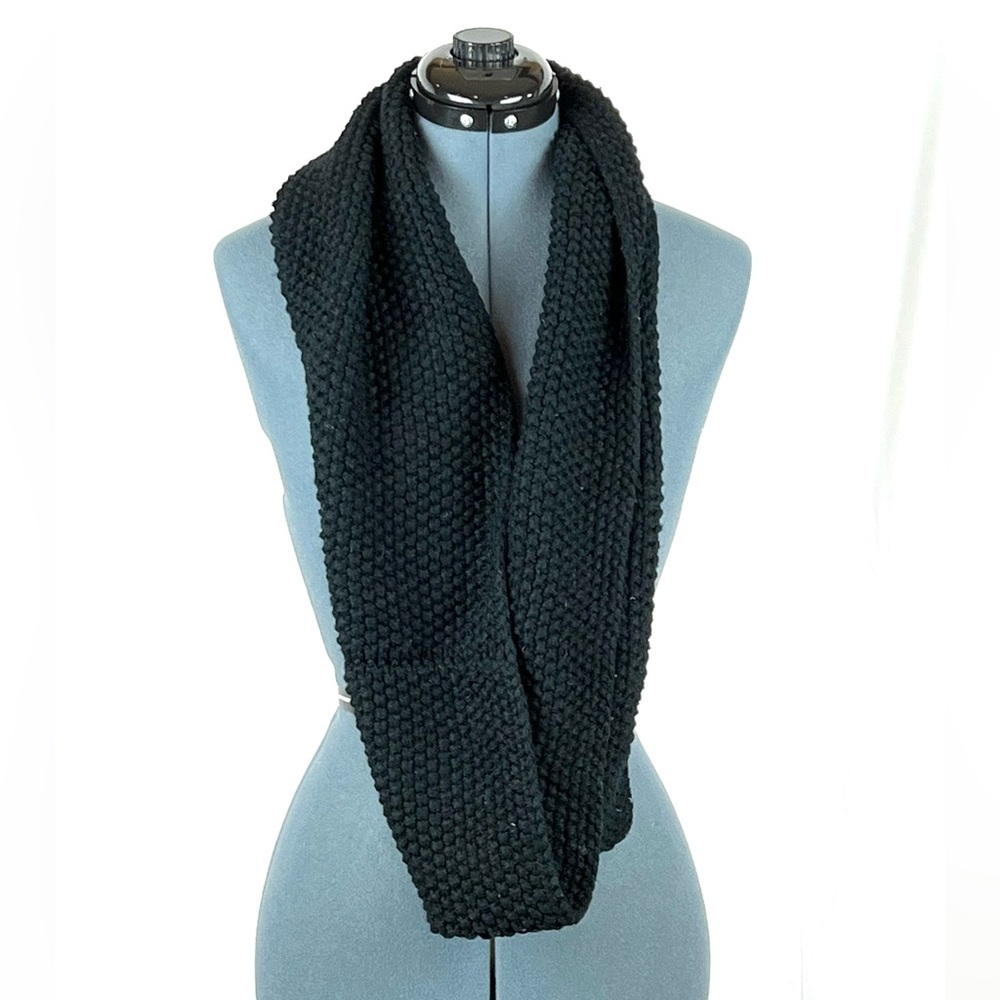 Thick black knit infinity scarf 524